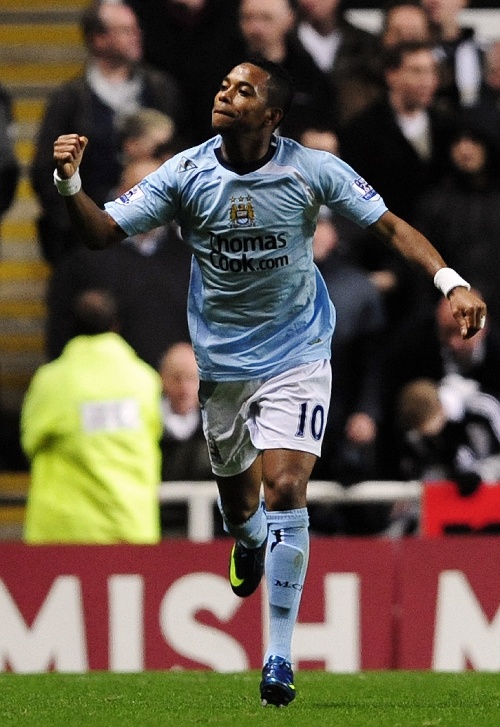 齐达内晒和樊振东打球照片，足球界与乒乓球界梦幻联动，网友：好帅！