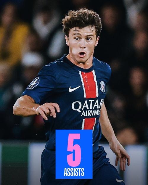 冲刺时刻！年终大战决赛实时赛况：姆巴佩领先C罗不到100票（最后冲刺！年终终极对决最新票数：姆巴佩领先C罗不足百票）