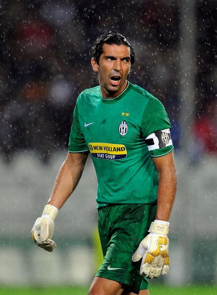 官方：邵佳一出任中国国家男子足球队新任主教练（国足官宣：邵佳一出任新主帅）