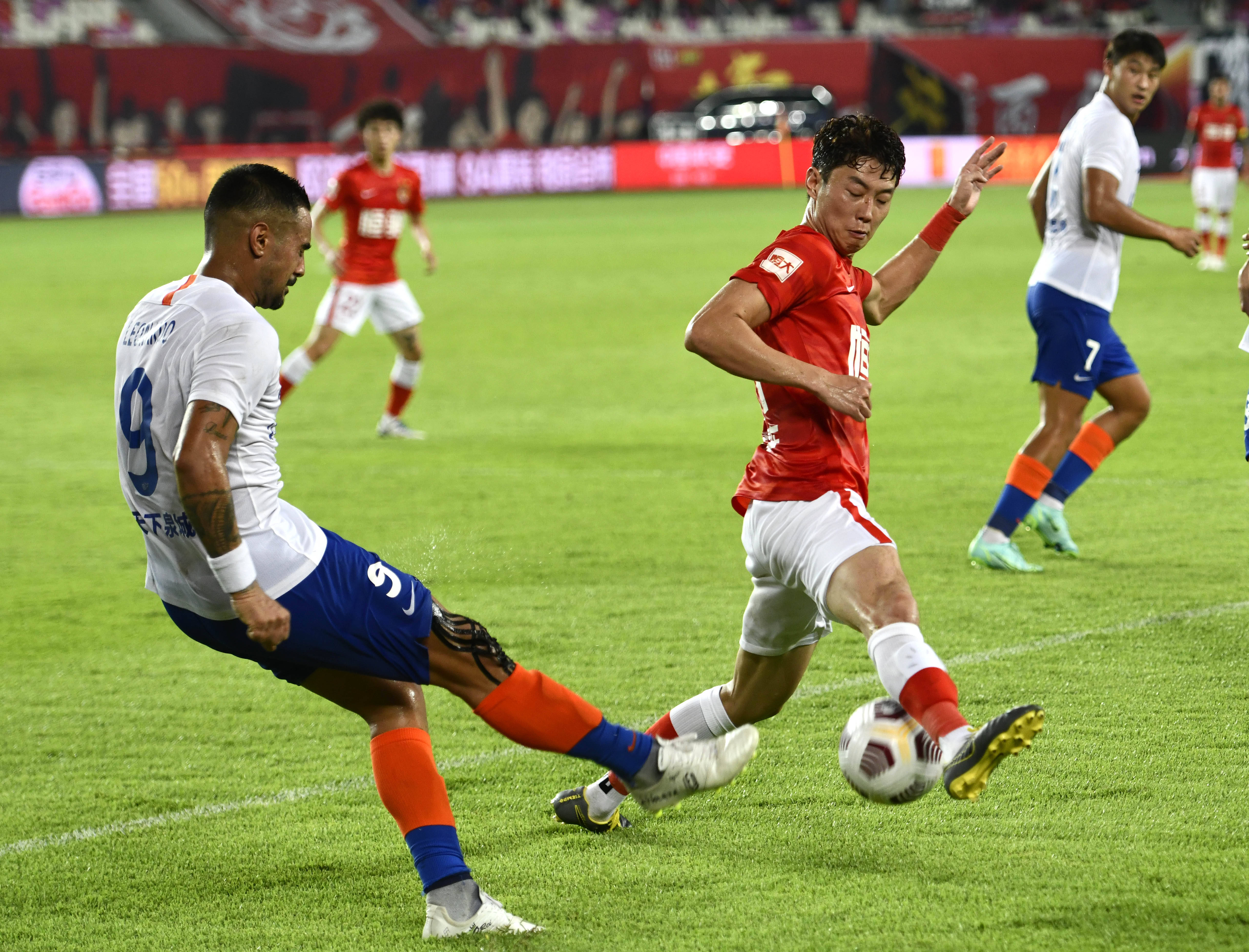 意媒：尤文加入弗罗霍尔特争夺战，与波尔图的良好关系是优势（意媒称尤文加入弗罗霍尔特竞逐，凭与波尔图的良好关系占得先机）