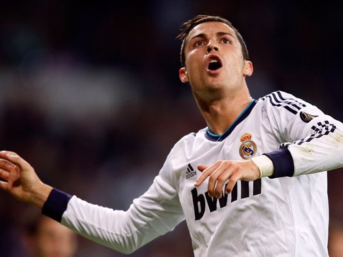 埃弗顿后卫禁区疑似手球，裁判未吹点球正确吗？（埃弗顿后卫禁区疑似手球，裁判未判点球是否合理？）