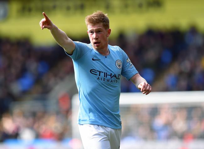 西裁判专家评皇马未获得点球：有接触，但维尼修斯自己摔倒了（西班牙裁判专家评皇马无点球：虽有接触，维尼修斯系自摔）