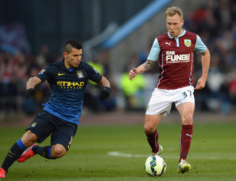 传记作者：莱万年少时常因身材自卑；他与渣叔的关系起初不好